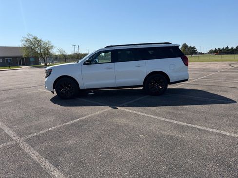 Used 2025 Ford Expedition Max Platinum w/ Stealth Appearance Package AWD/4WD image 19