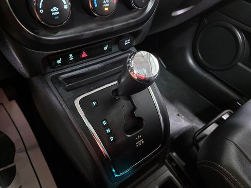 Used 2016 Jeep Patriot High Altitude AWD/4WD image 31