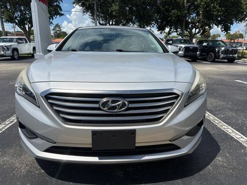 Used 2017 Hyundai Sonata SE w/ Cargo Package FWD image 7