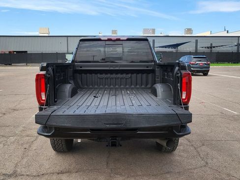 Used 2021 GMC Sierra 2500 Denali w/ Denali Black Diamond Edition AWD/4WD image 12