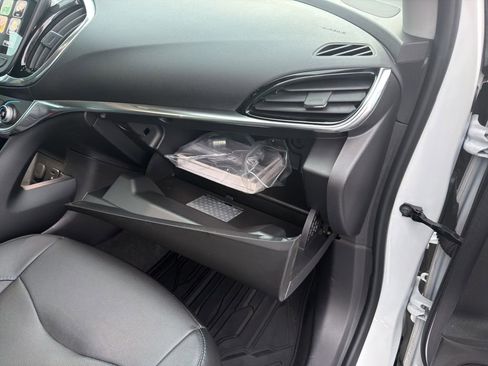 Used 2018 Chevrolet Volt Premier w/ Driver Confidence Package image 18