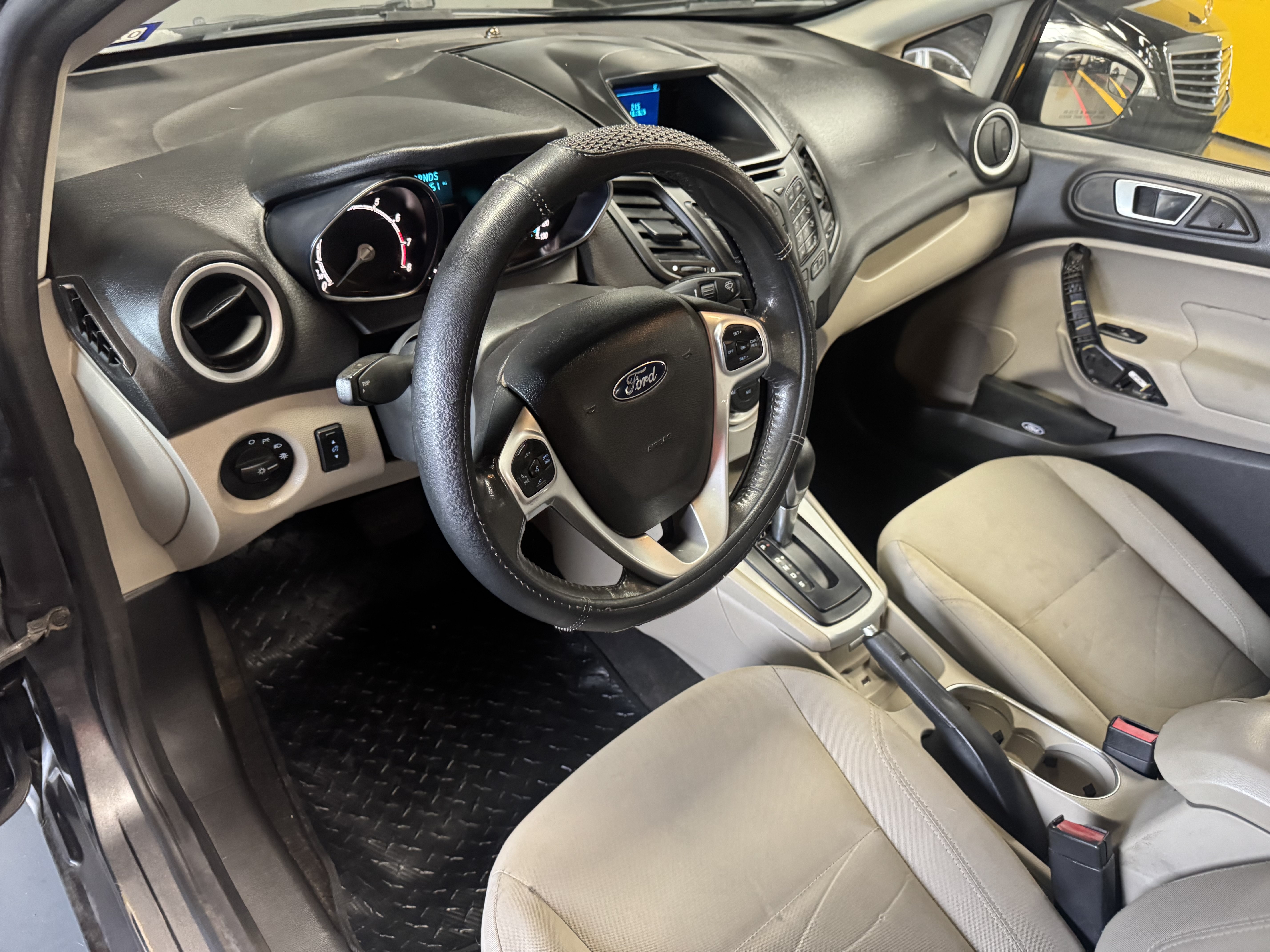Used 2015 Ford Fiesta SE FWD image 13