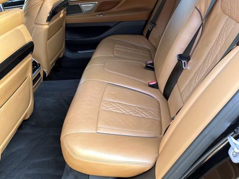 Used 2019 BMW 750i RWD image 12