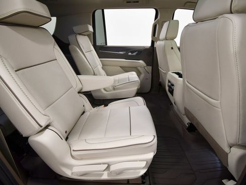 Used 2024 GMC Yukon XL Denali image 18