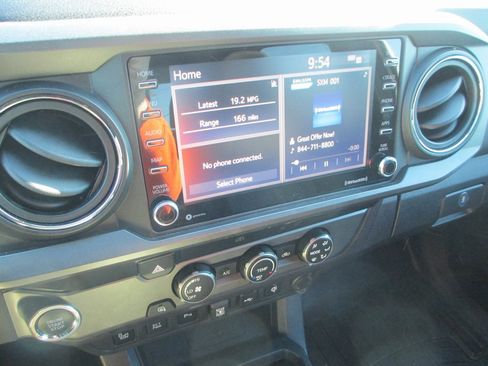 Used 2020 Toyota Tacoma TRD Sport image 22