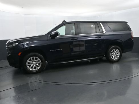 Used 2024 Chevrolet Suburban LT image 2