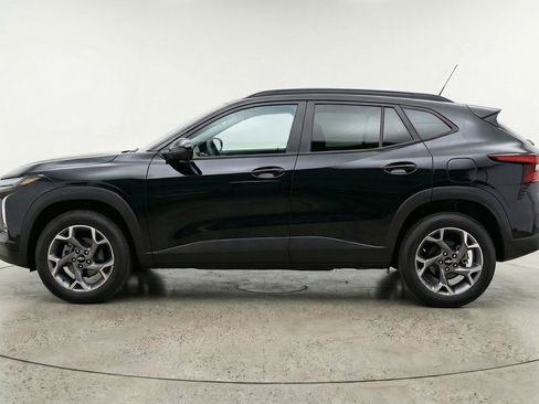 Used 2025 Chevrolet Trax LT w/ LT Convenience Package FWD image 5
