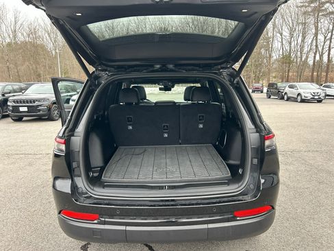 Used 2024 Jeep Grand Cherokee Limited w/ Luxury Tech Group II image 34