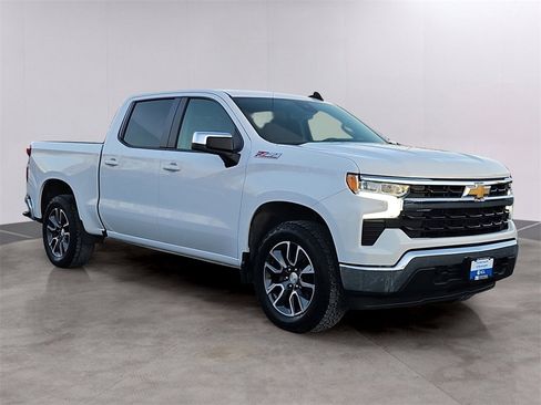 Used 2022 Chevrolet Silverado 1500 LT image 3