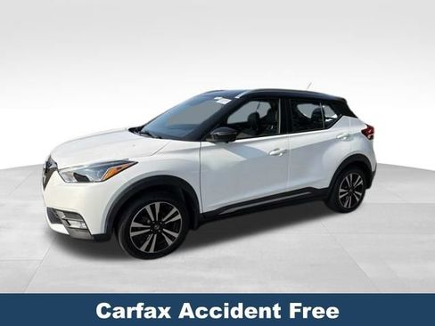 Used 2019 Nissan Kicks SR w/ SR Premium Package FWD image 3