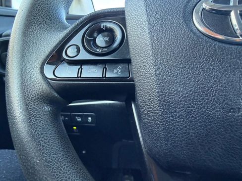 Used 2020 Toyota Prius LE image 28
