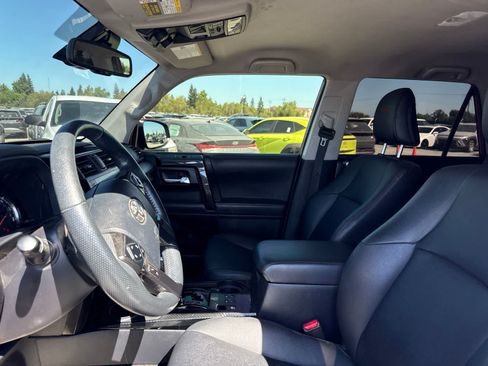 Used 2023 Toyota 4Runner TRD Off-Road Premium AWD/4WD image 19