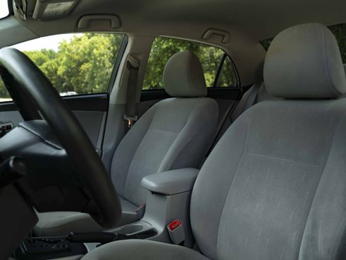 Used 2013 Toyota Corolla L FWD image 17