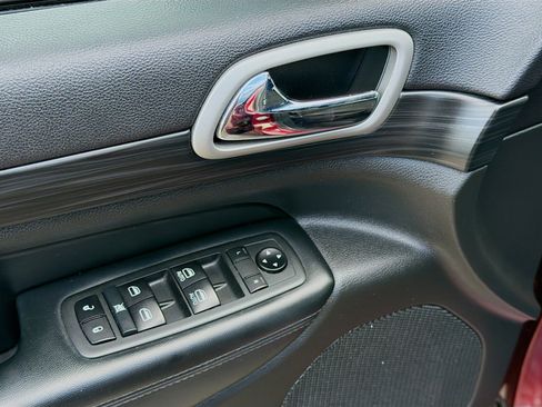 Used 2020 Jeep Grand Cherokee Laredo image 20