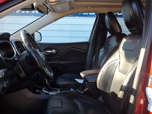 Used 2016 Jeep Cherokee Trailhawk w/ Comfort/Convenience Group image 8