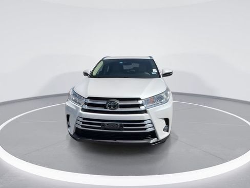 Used 2018 Toyota Highlander XLE FWD image 3