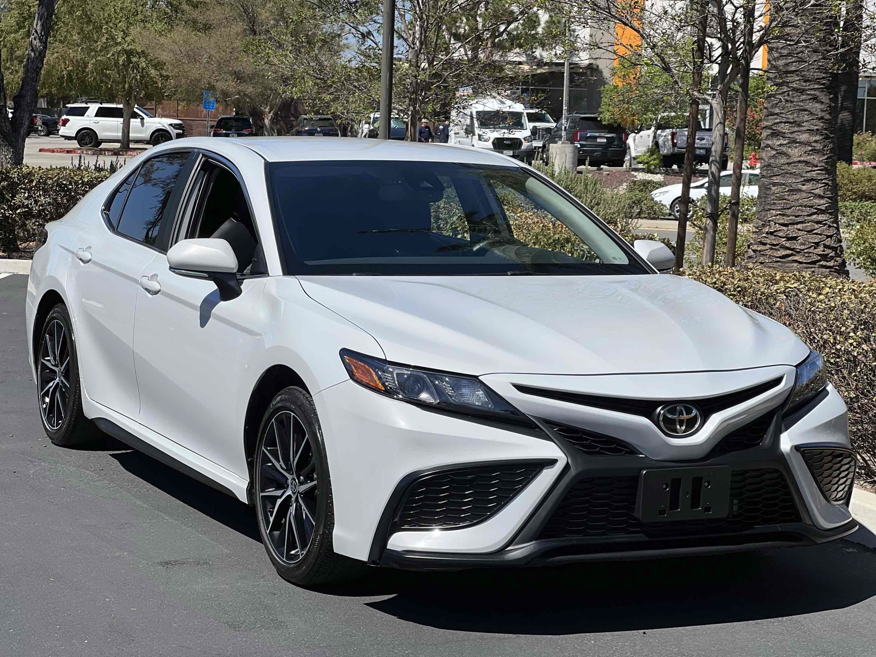 Used 2023 Toyota Camry SE w/ Convenience Package FWD image 14