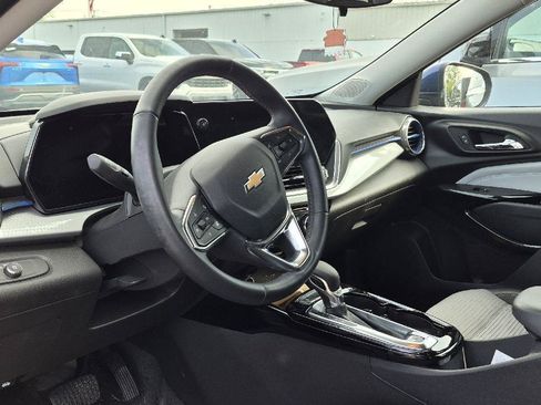 Used 2024 Chevrolet Trax LT w/ Driver Confidence Package FWD image 8