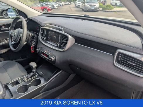 Used 2019 Kia Sorento AWD V6 image 29