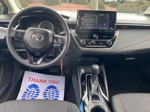 Used 2022 Toyota Corolla LE image 9