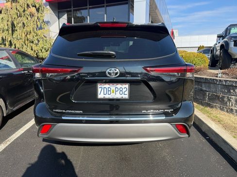 Used 2024 Toyota Highlander Platinum image 8
