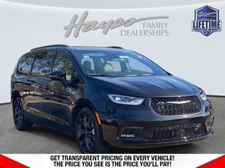 New 2026 Chrysler Pacifica Select video 1