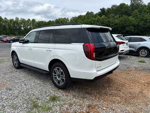 Used 2025 Ford Expedition Active AWD/4WD image 4