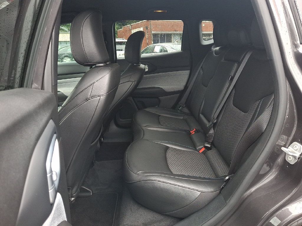 Used 2023 Jeep Compass Latitude AWD/4WD image 10