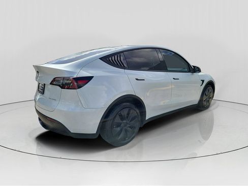 Used 2024 Tesla Model Y Long Range AWD/4WD image 7