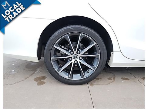 Used 2015 Toyota Camry XSE image 15