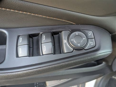 Used 2019 Chevrolet Traverse LT image 16