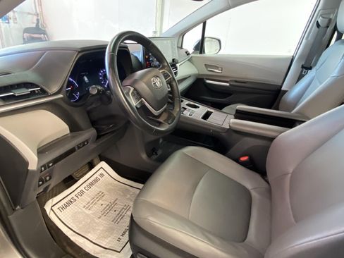 Used 2022 Toyota Sienna XLE AWD/4WD image 20