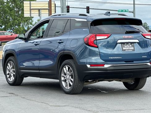 Used 2024 GMC Terrain SLT AWD/4WD image 7