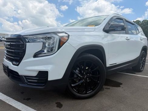 Used 2023 GMC Terrain SLE w/ Driver Convenience Package FWD image 9