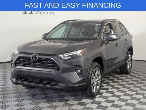 Used 2022 Toyota RAV4 XLE Premium AWD/4WD image 4