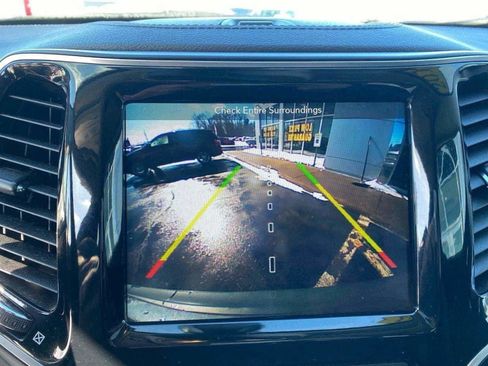 Used 2019 Jeep Cherokee Limited image 15