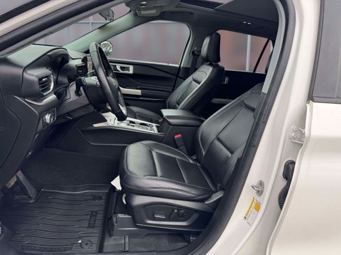 Used 2022 Ford Explorer XLT w/ Equipment Group 202A image 13