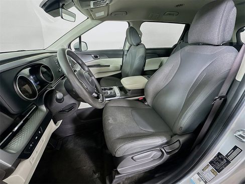 Certified 2022 Kia Carnival LX image 27