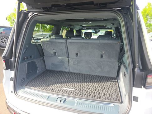 Certified 2024 Jeep Grand Wagoneer Series III w/ Rear Seat Video Group 1 AWD/4WD image 13
