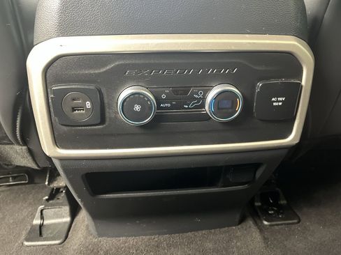Used 2023 Ford Expedition XLT image 14
