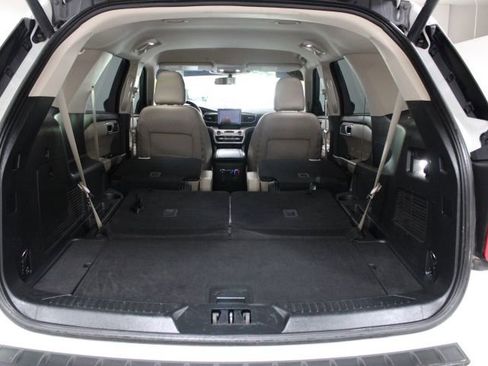 Used 2022 Ford Explorer XLT w/ Equipment Group 202A image 38