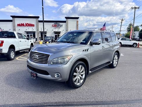 Used 2014 INFINITI QX80 4WD w/ Deluxe Touring Package image 2