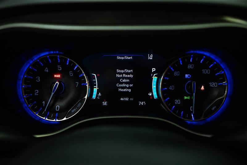 Used 2024 Chrysler Pacifica Touring-L FWD image 16