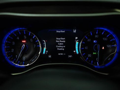 Used 2024 Chrysler Pacifica Touring-L FWD image 16