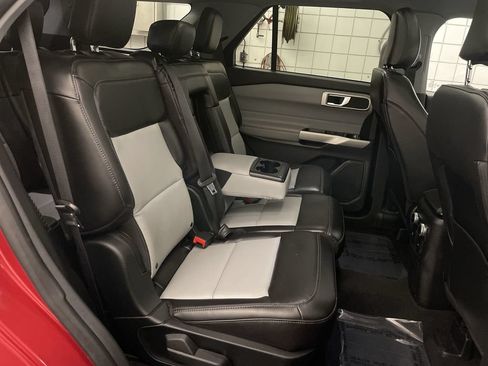 Used 2023 Ford Explorer XLT w/ XLT Sport Appearance Package AWD/4WD image 21