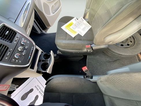 Used 2016 Dodge Grand Caravan SXT FWD image 48