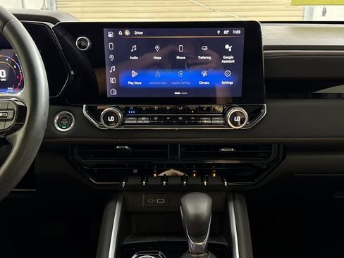 Used 2023 Chevrolet Colorado Z71 w/ Z71 Convenience Package 2 image 17