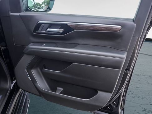 Used 2025 Chevrolet Tahoe LT AWD/4WD image 30