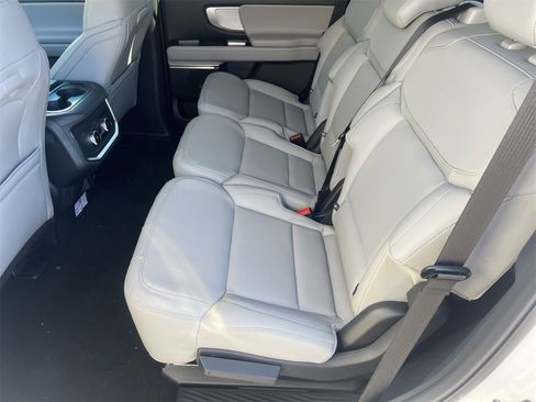 New 2026 Ford Expedition Active image 17