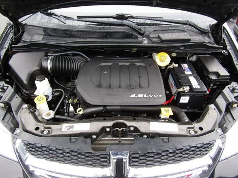 Used 2018 Dodge Grand Caravan SXT w/ Rear Park Assist Package image 33